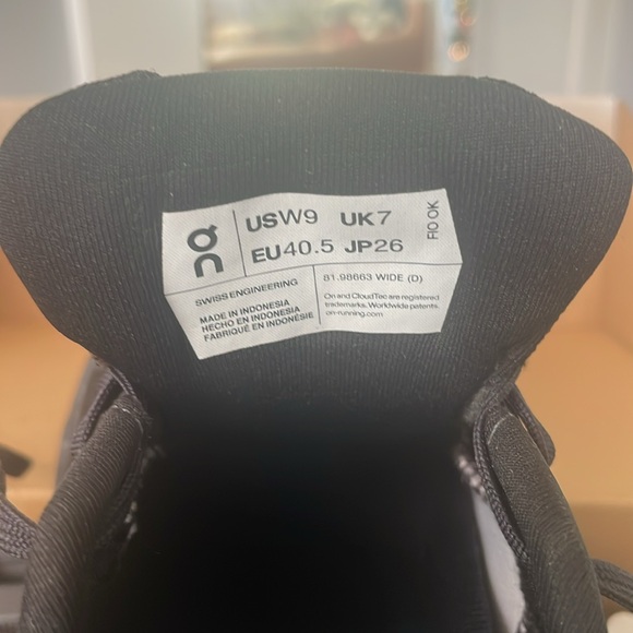 Women’s size 9 wide Cloudflyer 4 brand new in box. - Picture 4 of 4